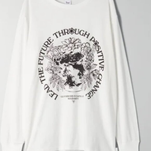 TNA Graphic Oversized Long Sleeve Tee – Size Medium - Picture 11 of 11